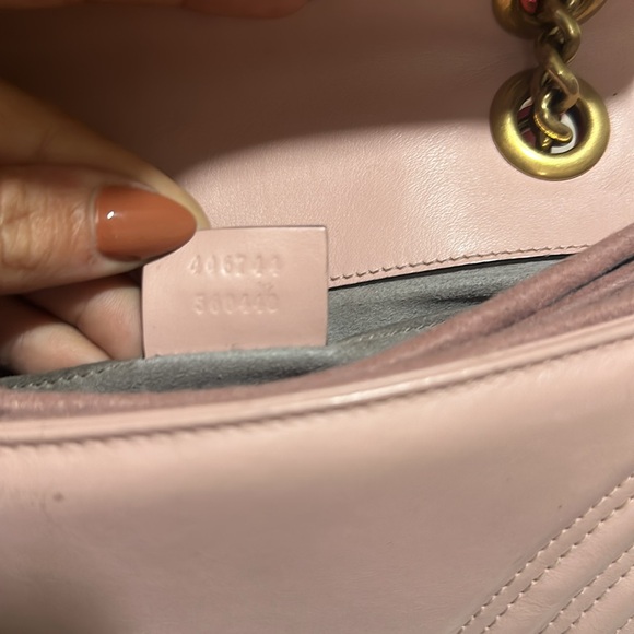 Pending Sandy’s 🩷 leather Gucci marmont mini crossbody - Picture 11 of 12